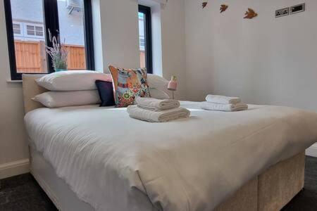 Beautiful Apartment Overlooking A Garden Лондон Экстерьер фото